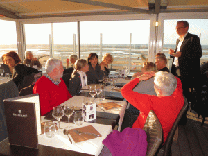 2014 Au restaurant devant la plage de Houlgate